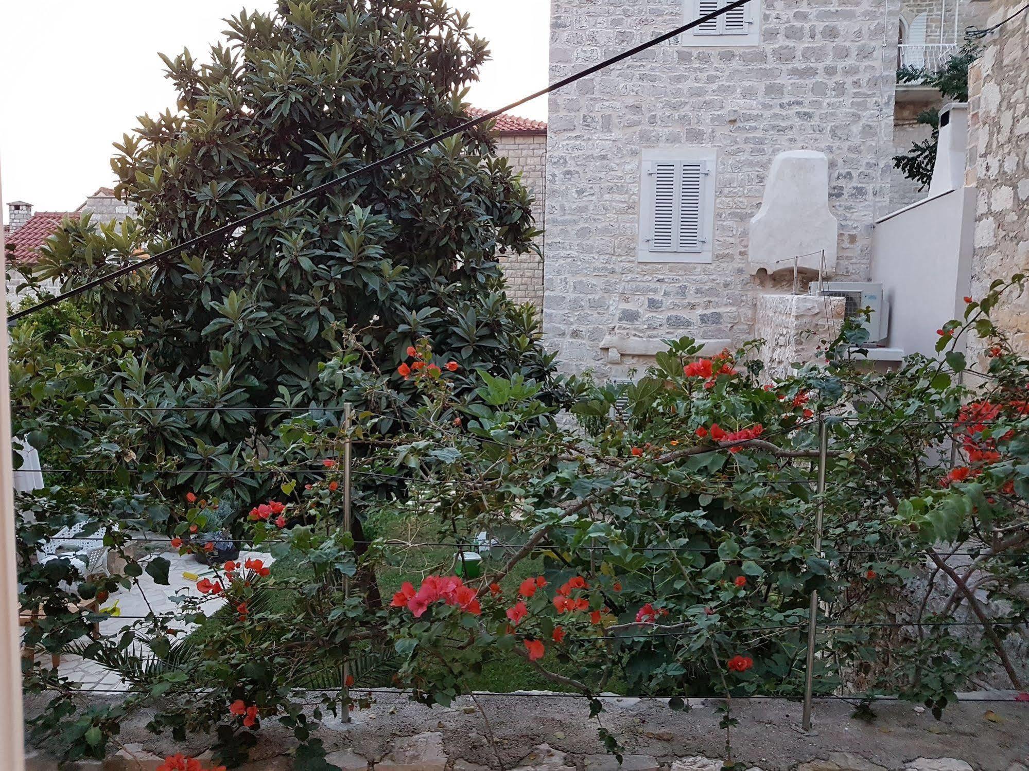 Apartments Nona 1 Đảo Hvar Ngoại thất bức ảnh