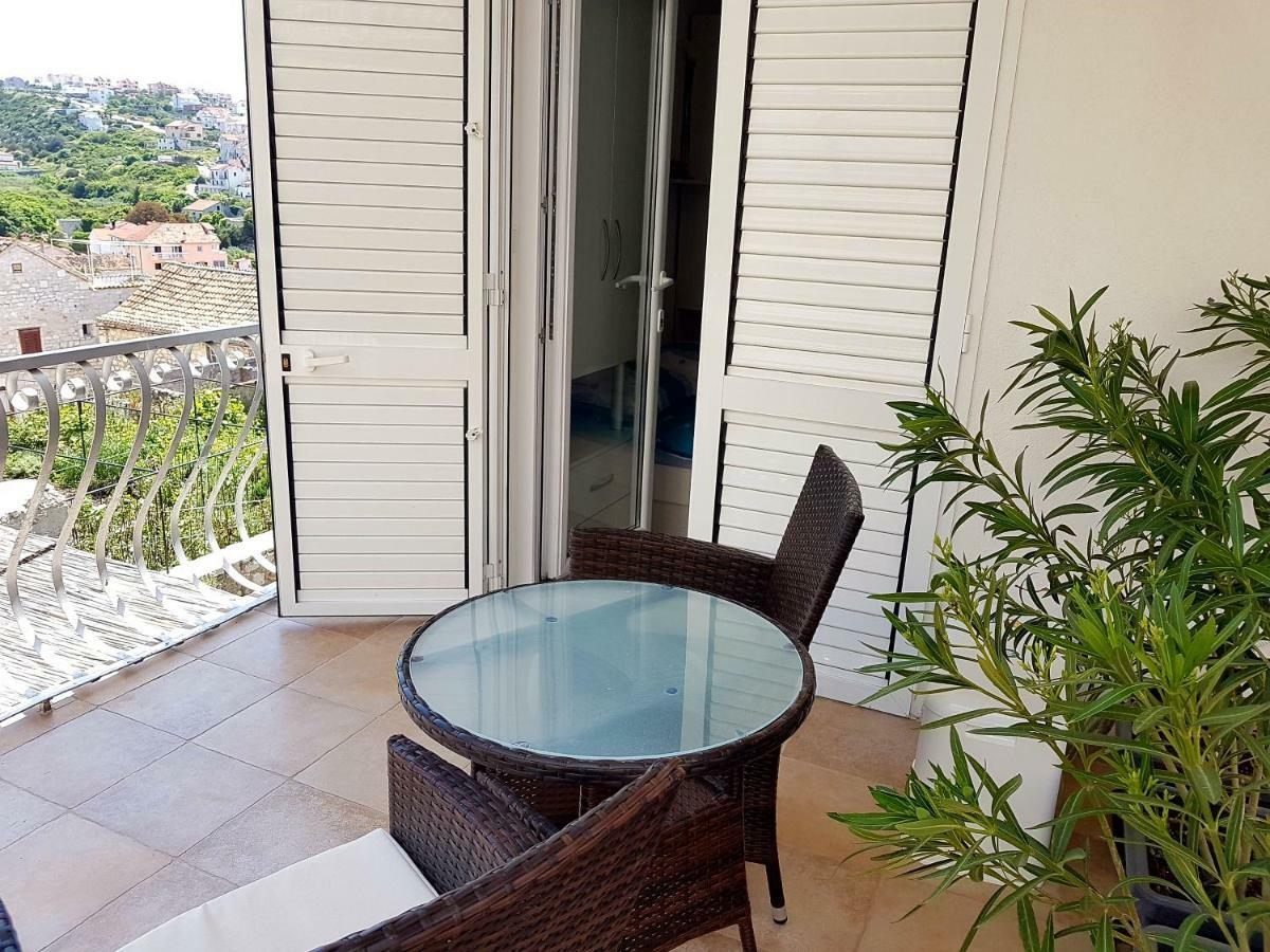 Apartments Nona 1 Đảo Hvar Ngoại thất bức ảnh